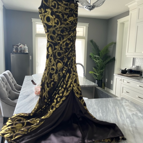 Aidan Mattox ✨ formal gown size ✨✨4 it’s a stunner✨ - Picture 3 of 16